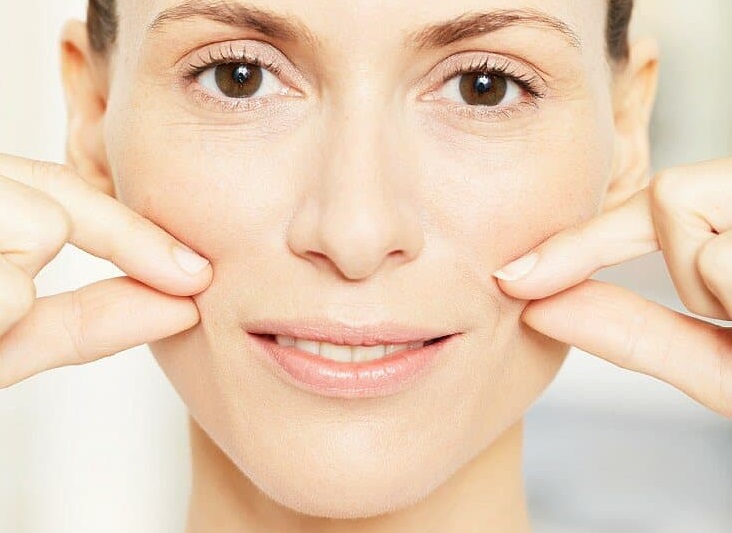 masaje facial alivia la tensión facial