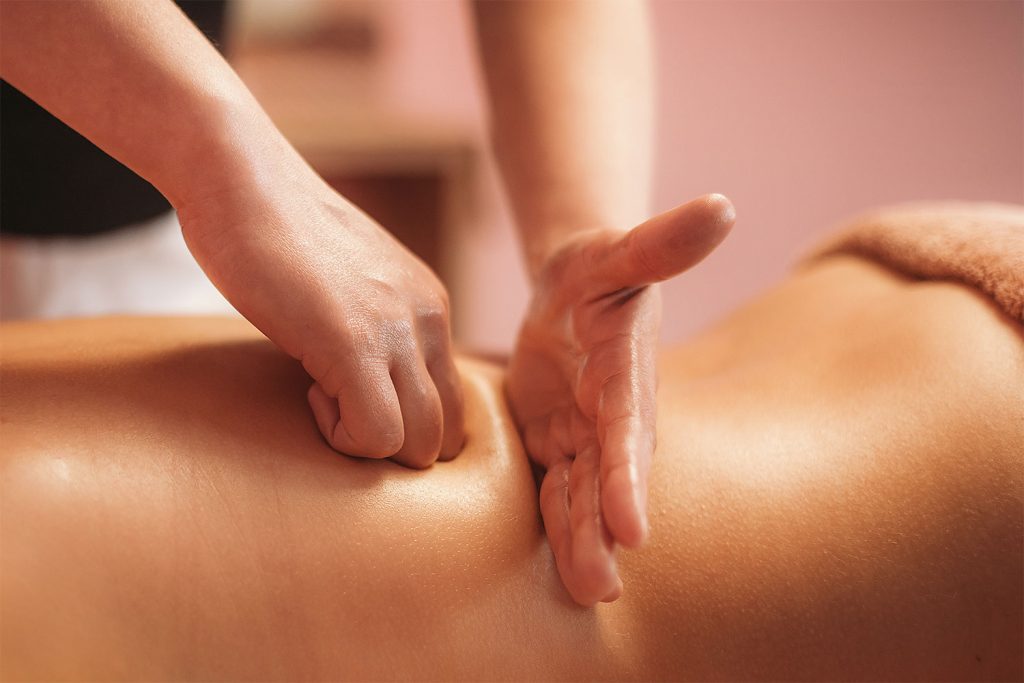 Pequeños golpes vibration para masaje sueco en spa