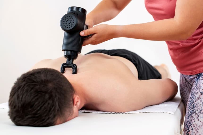 beneficio pistola de masaje: ayuda en la rehabilitación
