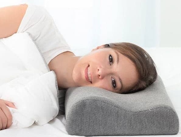 ¿De que lado hay que usar la almohada cervical?