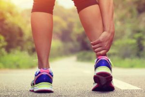 Cómo aliviar la sobrecarga muscular en las piernas: consejos y ejercicios