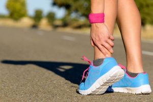 Cómo aliviar el dolor de pies por caminar mucho con 5 consejos caseros